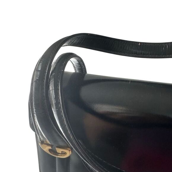 Gucci Elegant Black Shoulder Bag with Gold Details - Picture 8 of 15